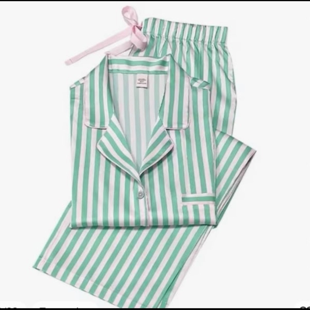 SOLD 🛑 🛑 Victoria's Secret Silky Pajama Set